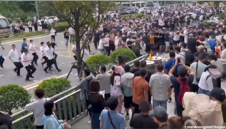 Chinese Bank Run Turns Violent After Angry Crowd Storms Bank of China Branch Over Frozen Deposits – Are You Prepared for the Financial Crash?