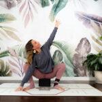 20 Min Evening Yoga Stretch | Bedtime Yoga for Beginners - Allie Van Fossen