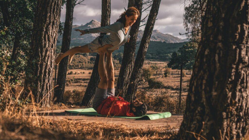 Acro Yoga for Beginners - The Best Acro Yoga Poses To Do With A Partner - The Yoga Nomads