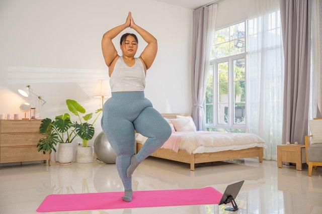 A 20-Minute Lower-Body Yoga Flow to Build Strength | livestrong