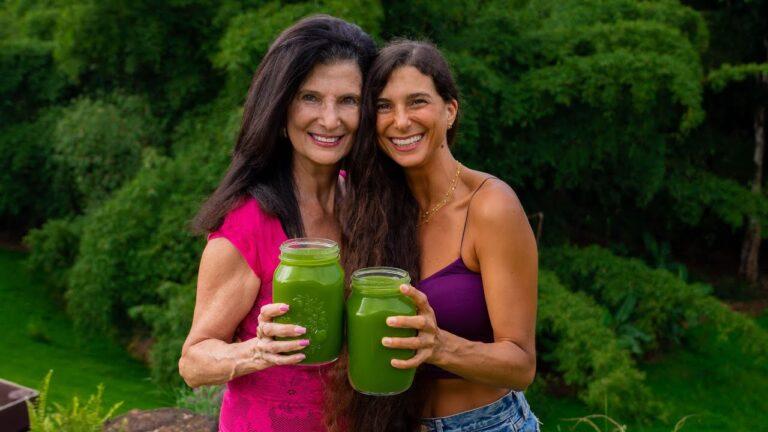 Teaching My Mom How to Juice for Anxiety, Stress, Weight-loss, Energy, Constipation, and Hair-Loss 🌱