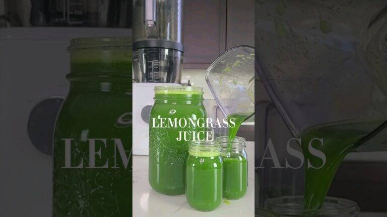 Amazing green juice recipe! Helps to relieve pain and bloating #juicerecipe #juicing #greenjuice
