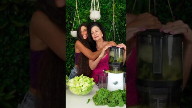 Teaching My Mom How to Juice for Anxiety, Stress, Weight-loss, Constipation, and Hair-Loss 🌱