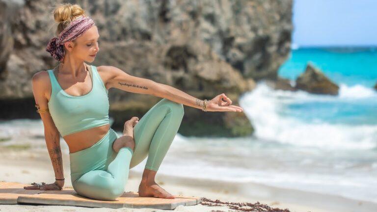 25 Min Full Body Yoga | Vinyasa For Strength, Flexibility, & To Energize Your Day☀️