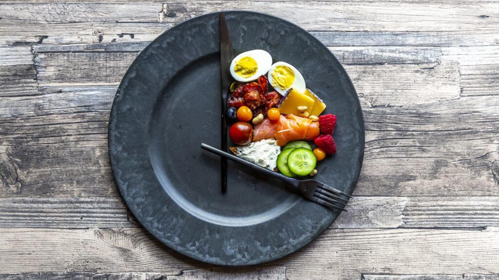Intermittent fasting helps with weight loss and blood sugar for Type 2 diabetes : Shots - Health News : NPR
