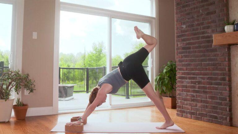 20-Minute Power Yoga Flow To Challenge Yourself