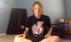 FOREIGNER/Ex-DOKKEN Bassist JEFF PILSON Hopes To Release His Yoga Book In 2025