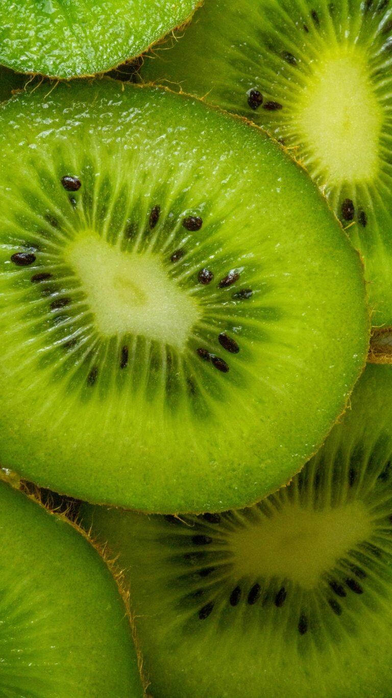 Close-up of a kiwifruit sliced in half, a food rich in vitamin C for skin collagen