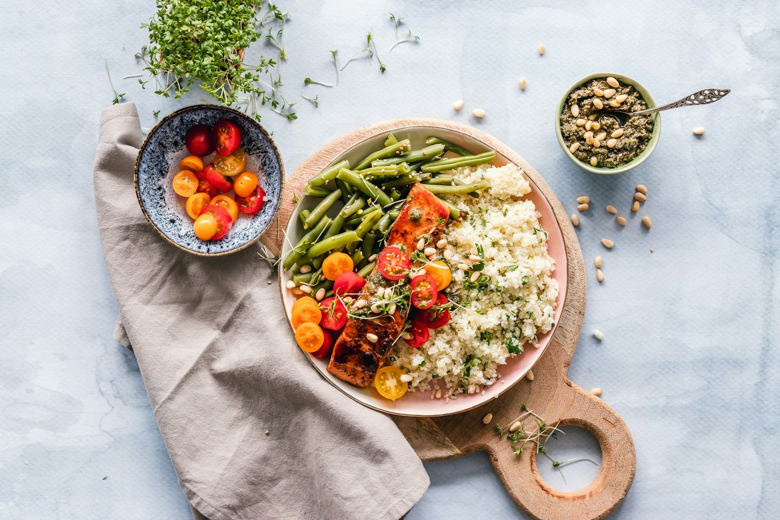 Fresh vegetable salad meal ready to be logged in a food journal